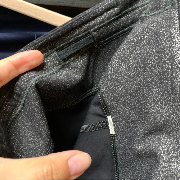 Lululemon Speed Up Tight Full-On Luxtreme 28" in Luminosity Foil Black Silver - Picture 11 of 11